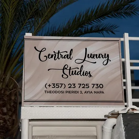 Central Luxury Apartment *